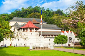 temple of tooth relics Kandy Srilanka 